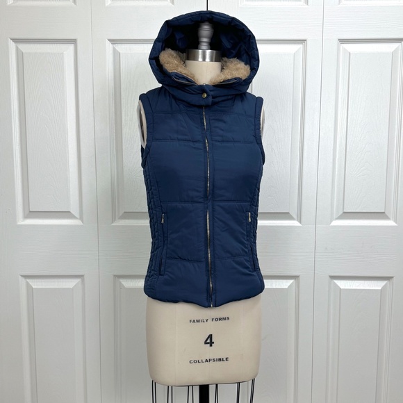 Women’s Vest - Hooded Poofy Faux Fur Collar Zip Up Vest - Retro Vintage Inspired - Picture 8 of 15